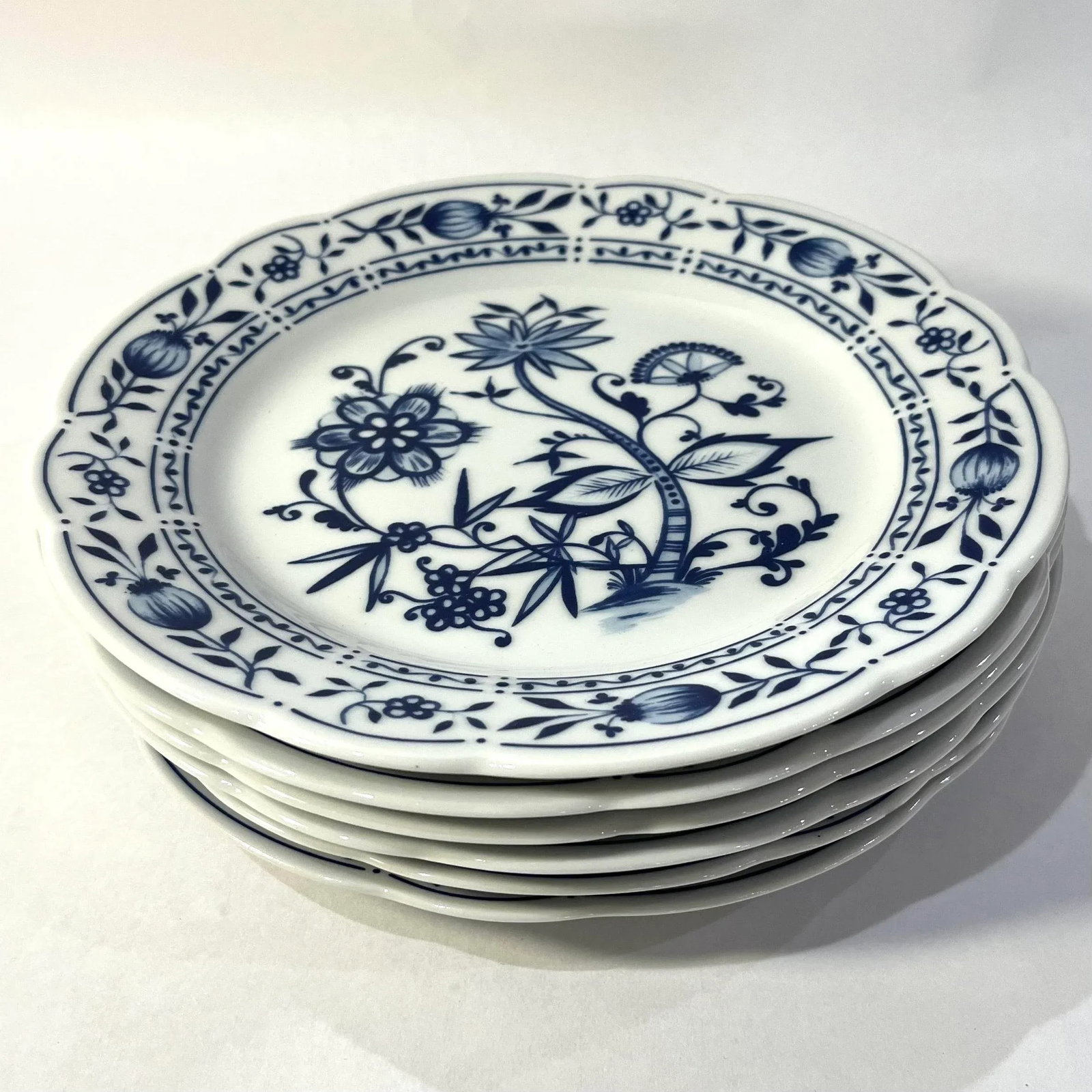 Late 20th Century 42 Piece Blue Onion Porcelain Breakfast Set - Service for Six - 3