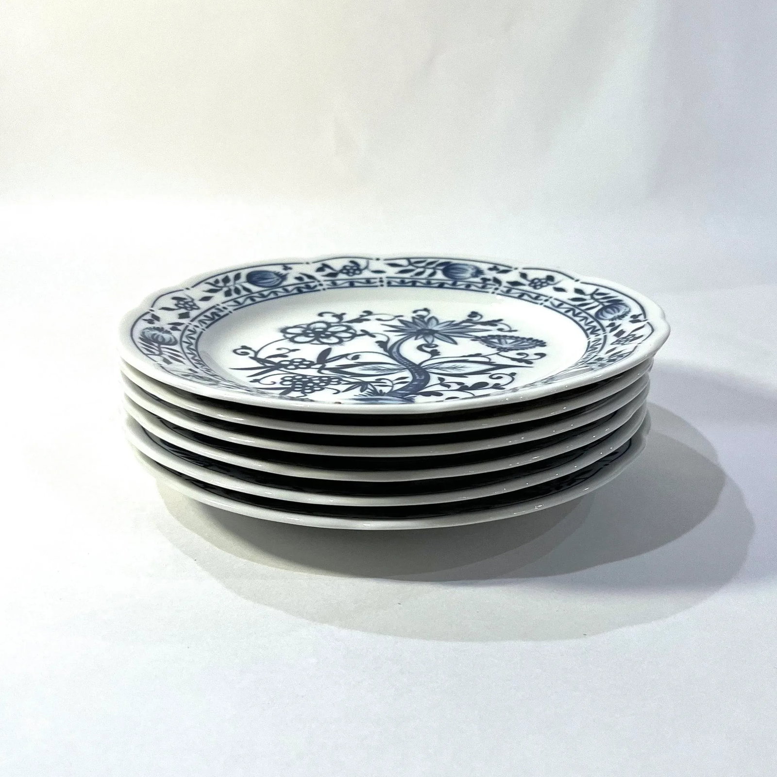 Late 20th Century 42 Piece Blue Onion Porcelain Breakfast Set - Service for Six - 7