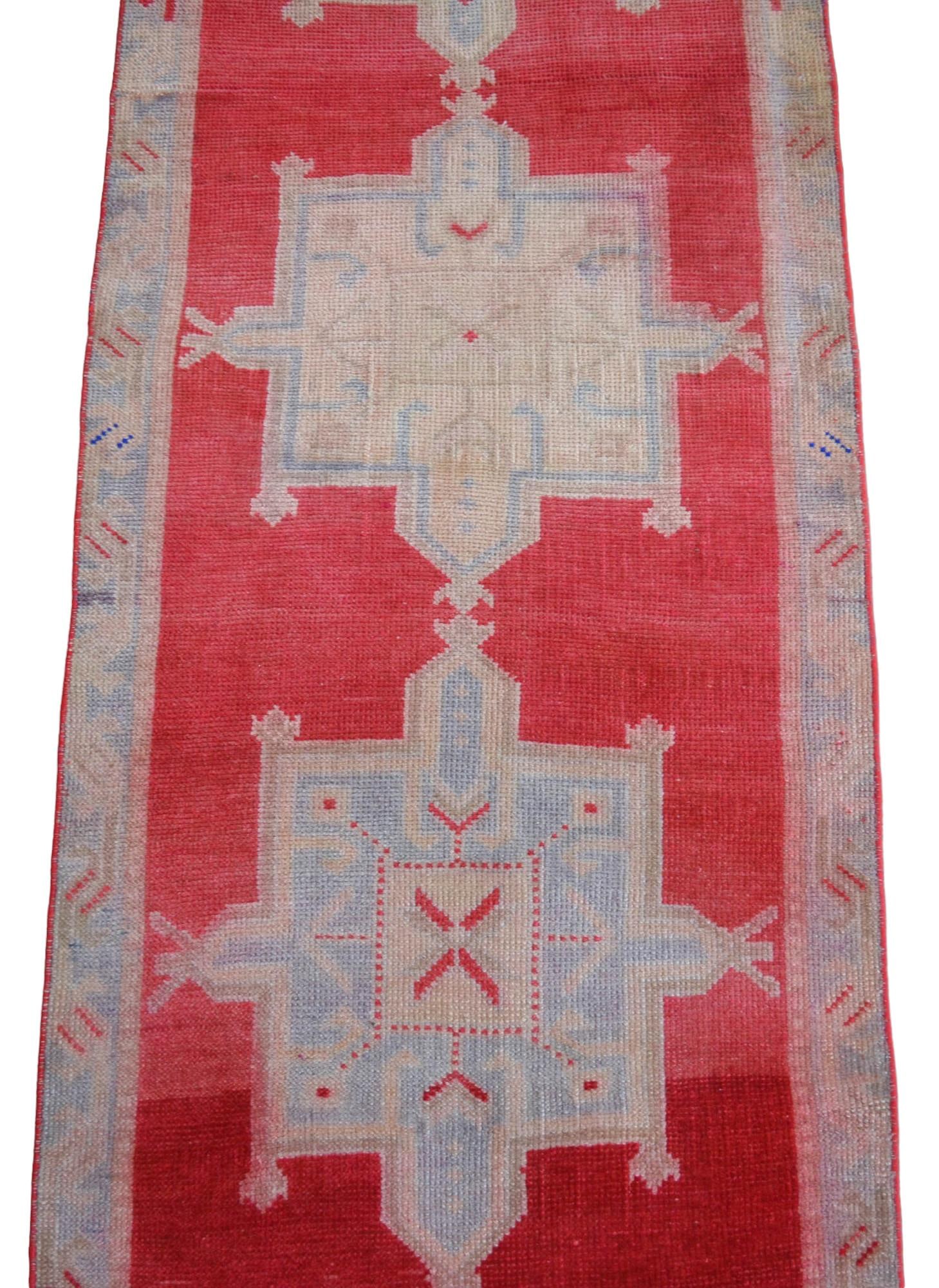 1970s Red Kurdish Herki Hand-Knotted Distressed Runner Hallway Decor - 10