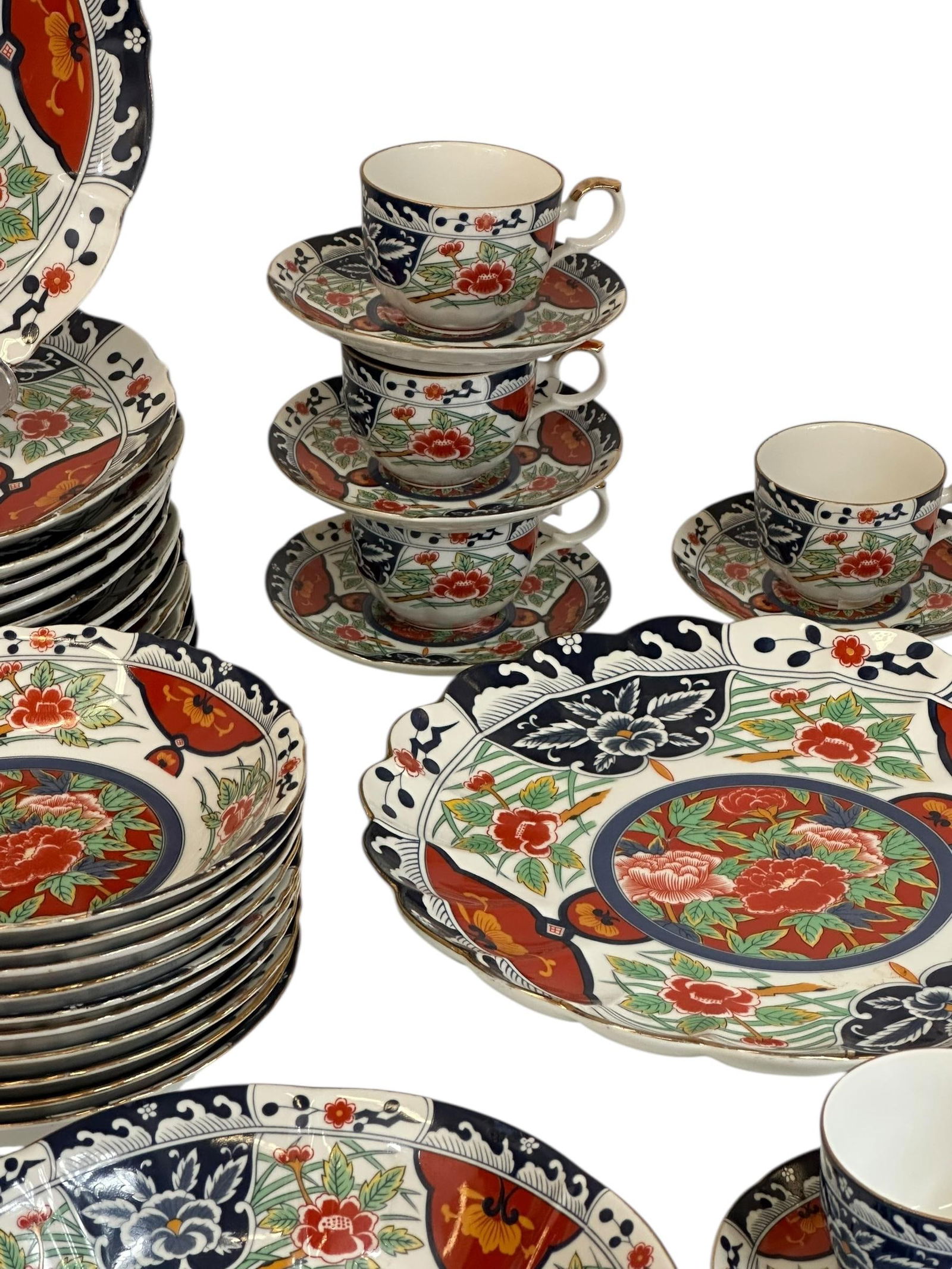 Late 20th Century Gump's "Kiku" Imari-Style China – Nearly Complete Service for 12 - 57 Piec - 5