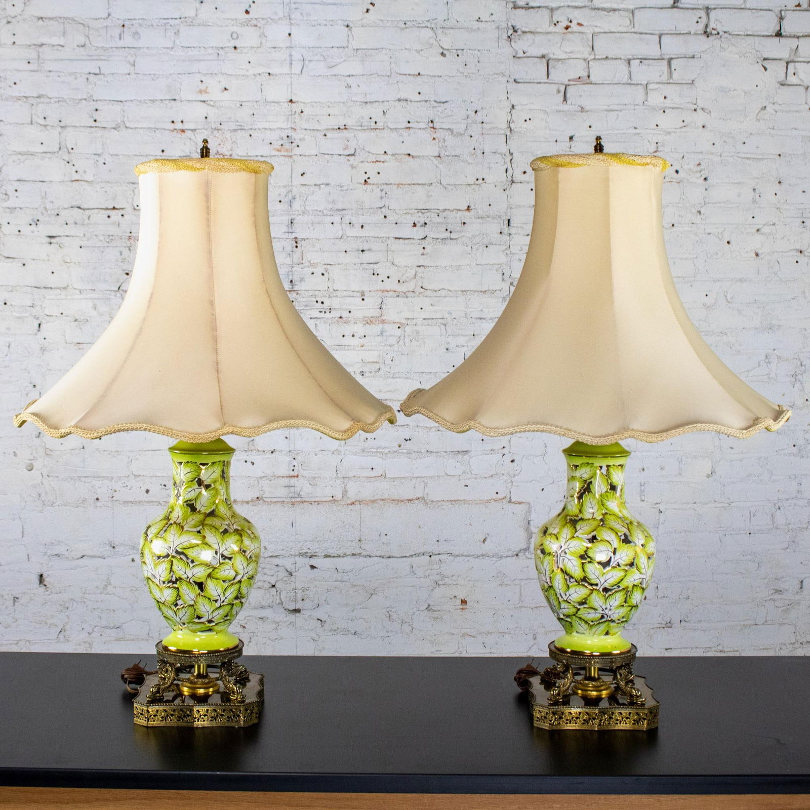 Mid-20th Century Italian Pair of Pierced Majolica Lamps Urn Shaped W/Filigree Bases by Cantagalli Po - 2