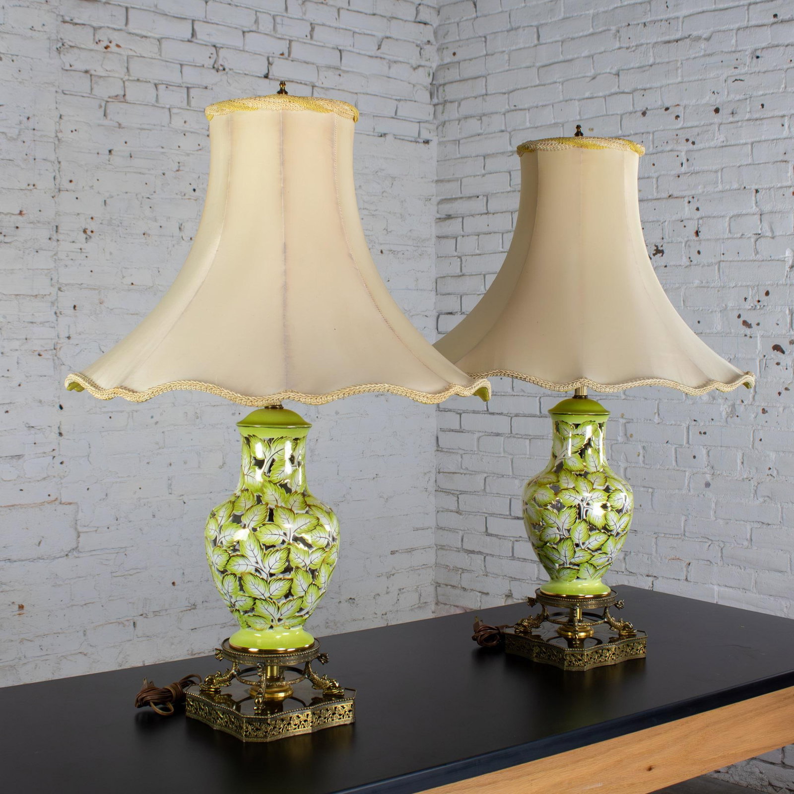 Mid-20th Century Italian Pair of Pierced Majolica Lamps Urn Shaped W/Filigree Bases by Cantagalli Po - 5