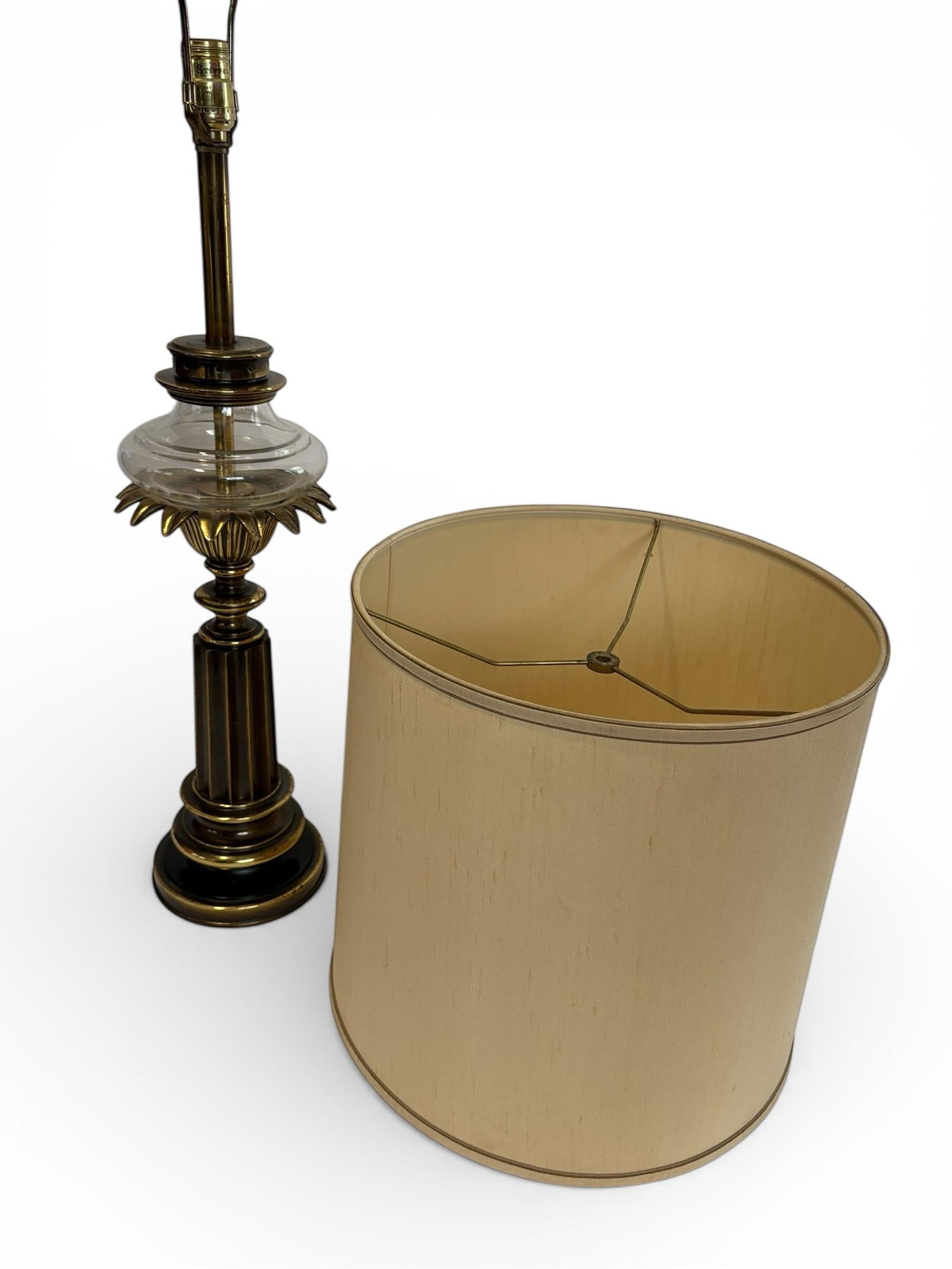 1960s MCM Neoclassical Column, Torchiere Stiffel Table Lamp, French Empire Style, Brass Finish & Gla - 7