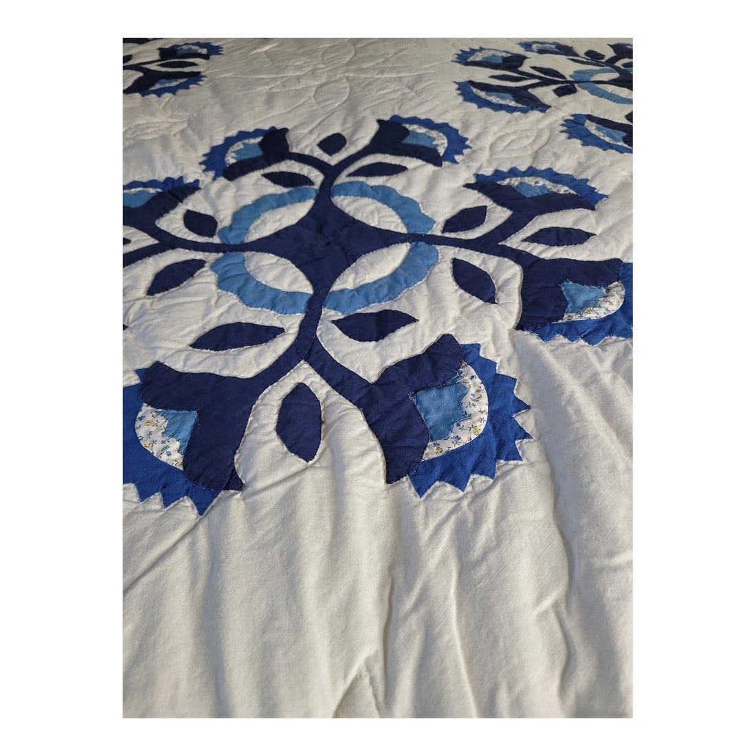 Late 20th Century Hand-Appliquéd Blue Floral Medallion Queen Quilt With Sawtooth Edges: This striking blue and white handmade quilt features large-scale floral medallion blocks with intricate hand-appliquéd sawtooth (pinking) edges. Each block is beautifully detailed with a
