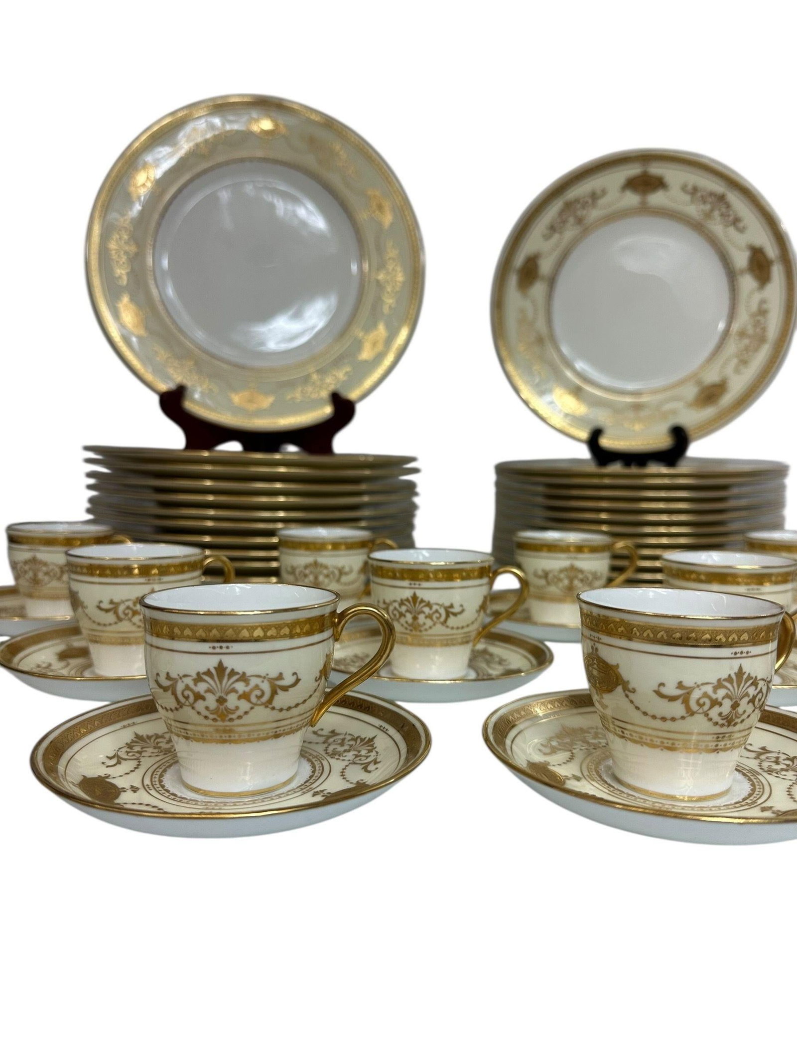 Early 20th Century 22k Gold Minton Gilt Porcelain Table Service - Nearly Complete Set for 12 - 47 Pi - 10