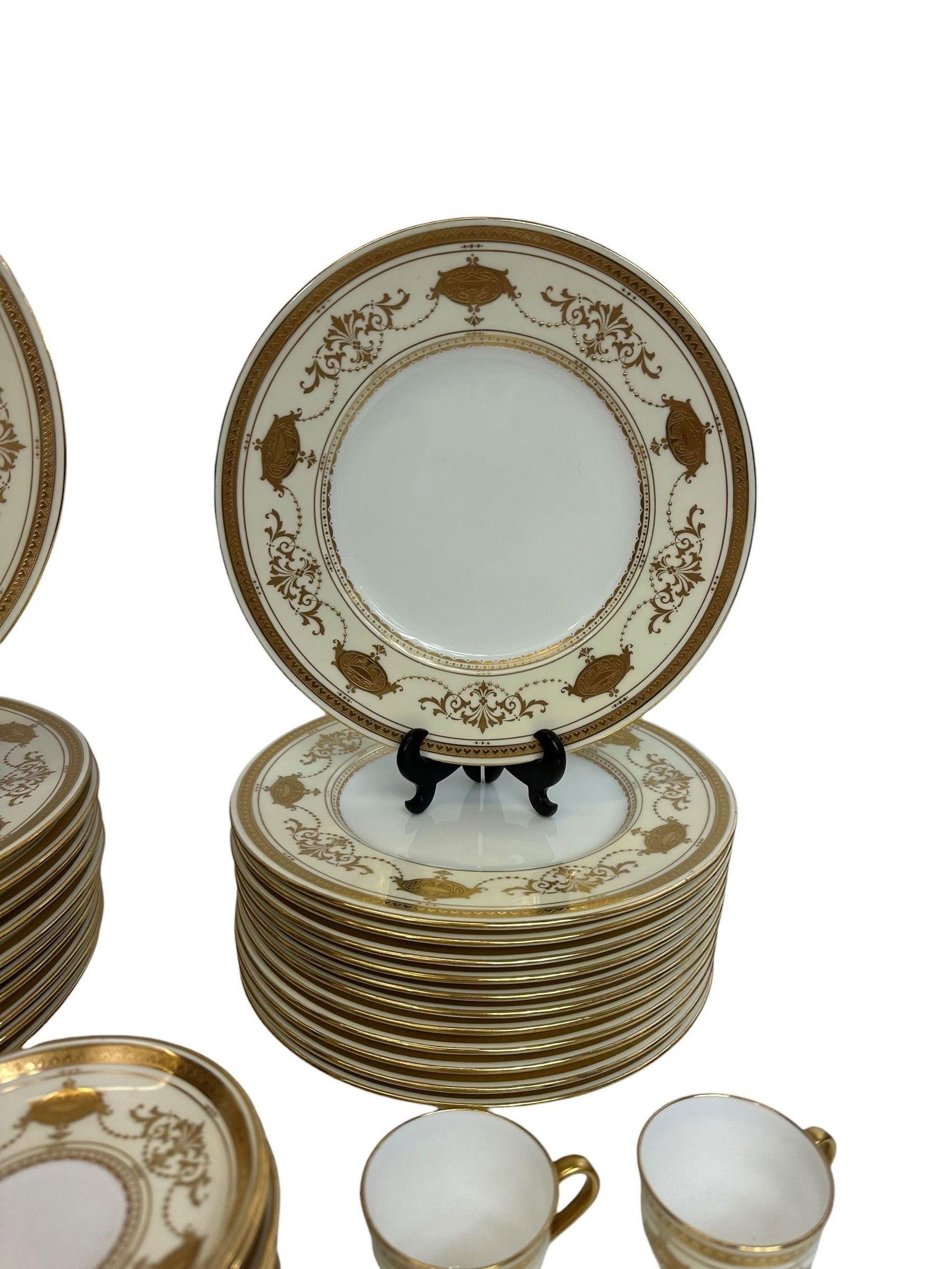Early 20th Century 22k Gold Minton Gilt Porcelain Table Service - Nearly Complete Set for 12 - 47 Pi - 3