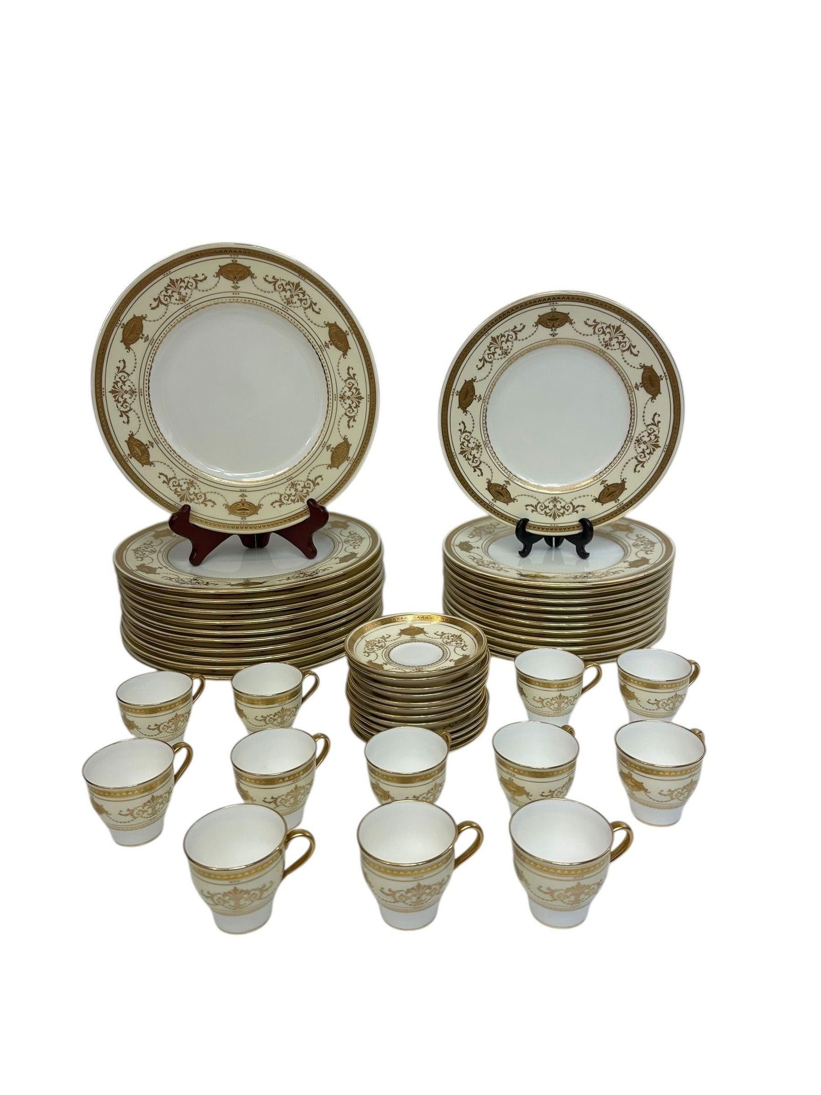 Early 20th Century 22k Gold Minton Gilt Porcelain Table Service - Nearly Complete Set for 12 - 47 Pi - 4