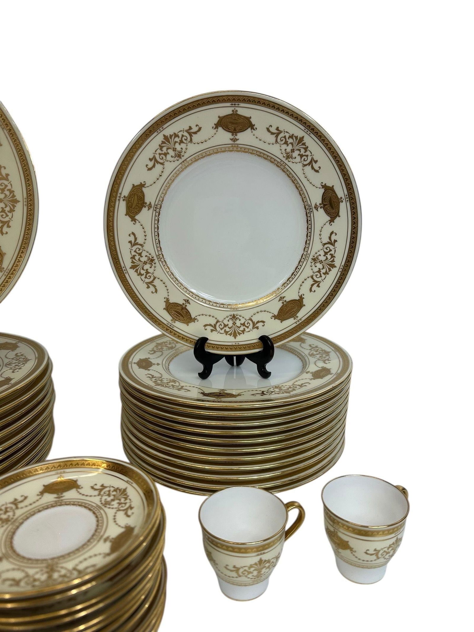 Early 20th Century 22k Gold Minton Gilt Porcelain Table Service - Nearly Complete Set for 12 - 47 Pi - 7