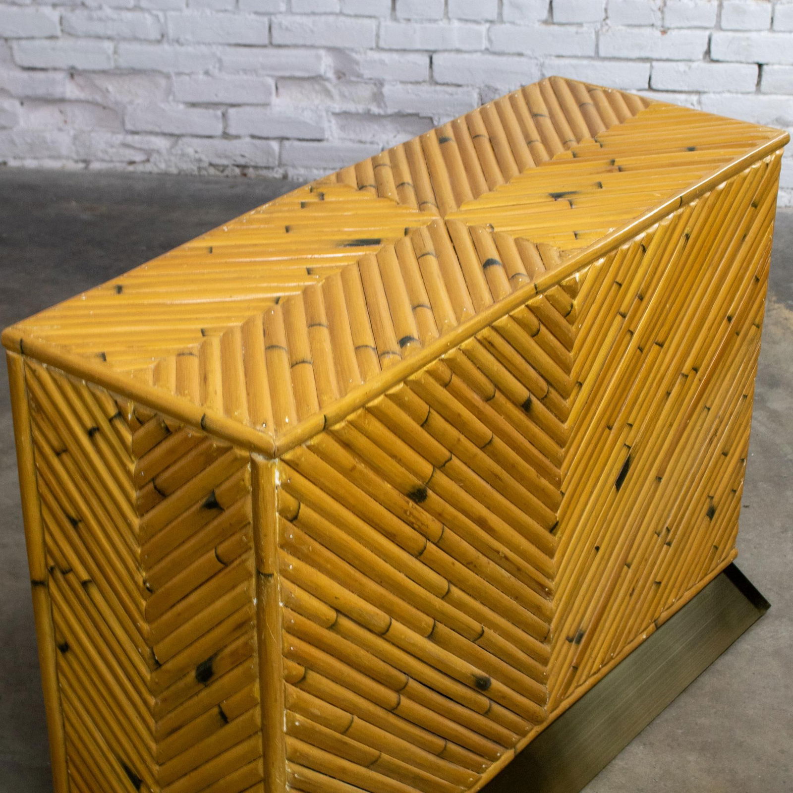 Late 20th Century Modern Coastal Island Sofa or Console Table Split Reed Bamboo Pedestal & Brass Pli - 6