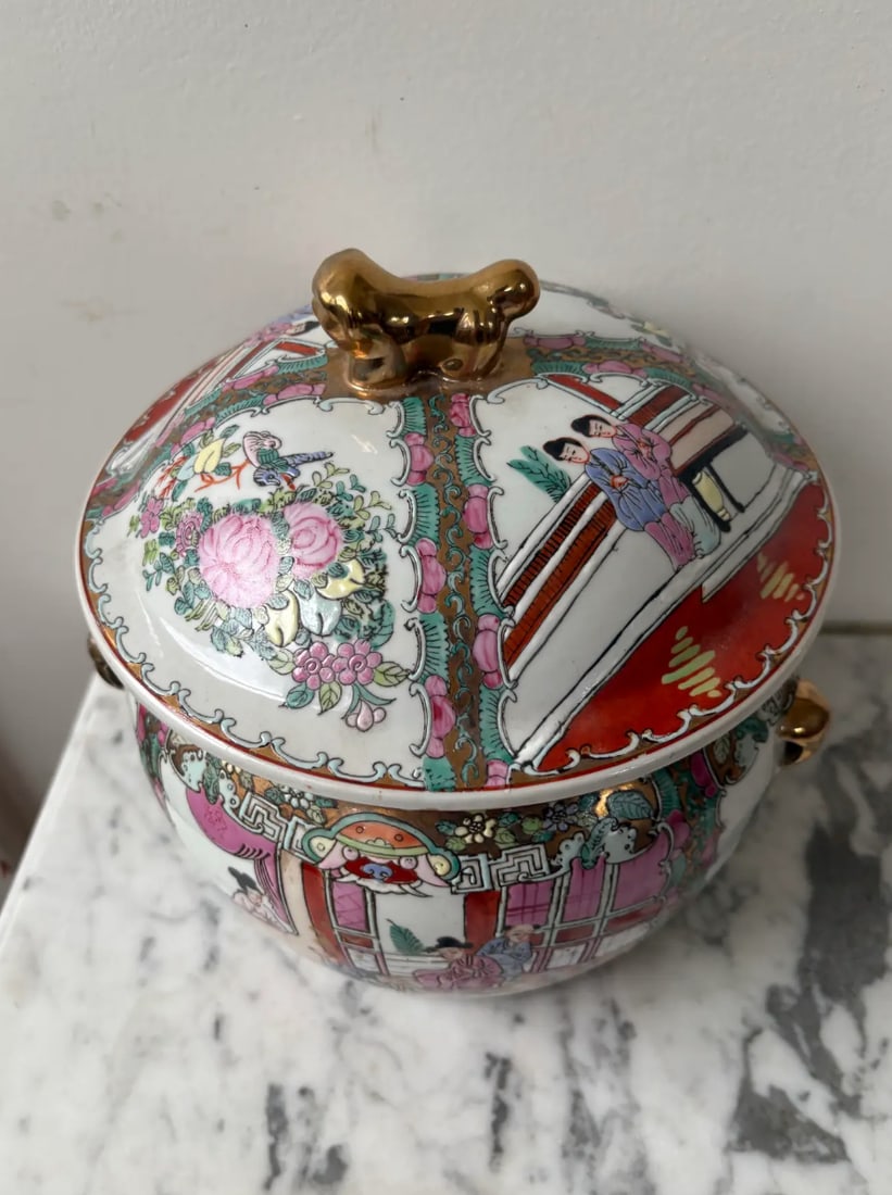 Late 19th Century Chinese Porcelain Kamcheng, a Famille Rose Medallion Vinegar Jar With Lid and Gold - 4