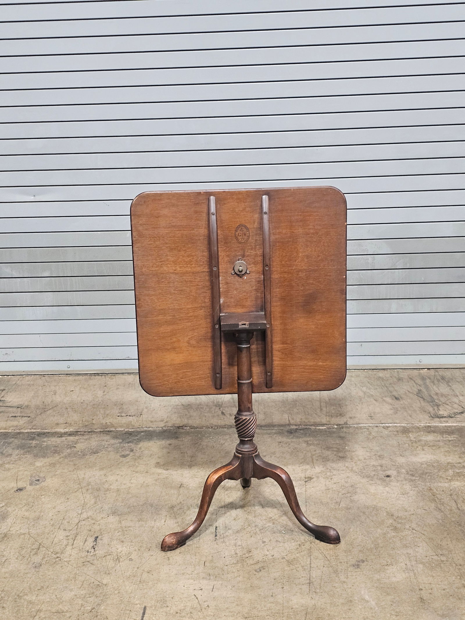 Late 20th Century Kittinger Williamsburg Mahogany Square Tilt Top Table Occasional Table Cw 69 - 10