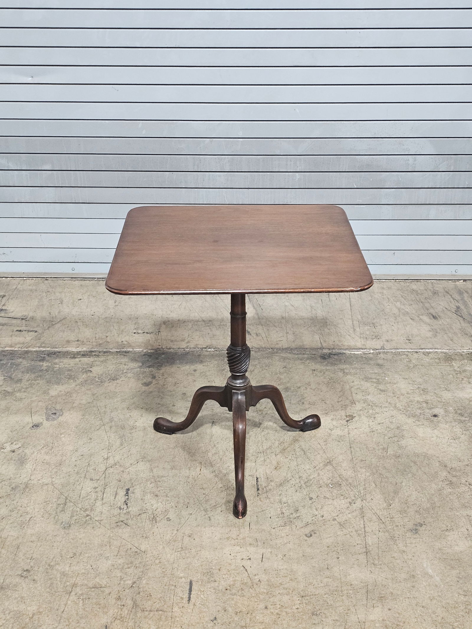 Late 20th Century Kittinger Williamsburg Mahogany Square Tilt Top Table Occasional Table Cw 69 - 3
