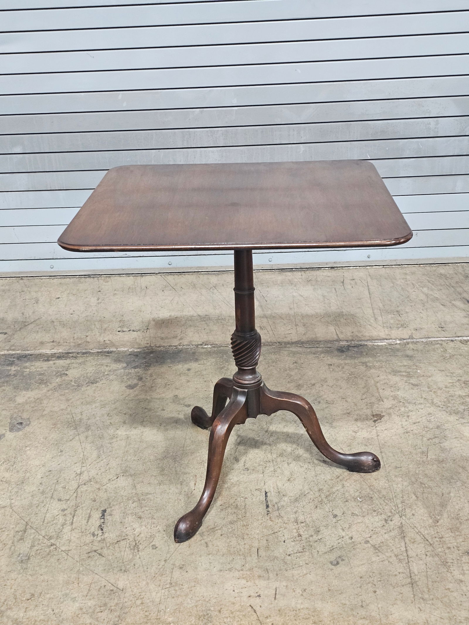 Late 20th Century Kittinger Williamsburg Mahogany Square Tilt Top Table Occasional Table Cw 69 - 4