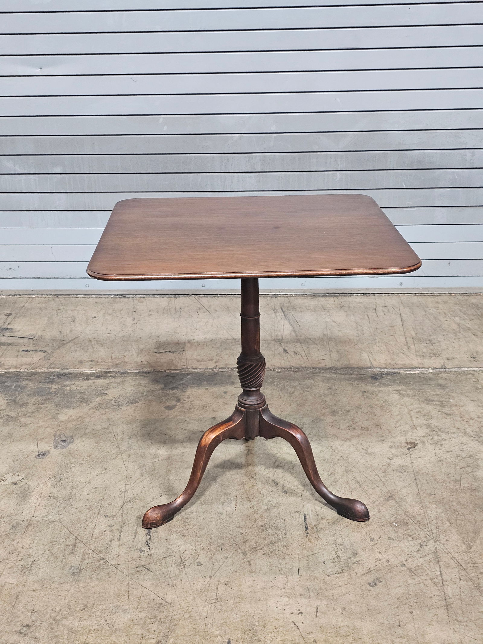 Late 20th Century Kittinger Williamsburg Mahogany Square Tilt Top Table Occasional Table Cw 69 - 7