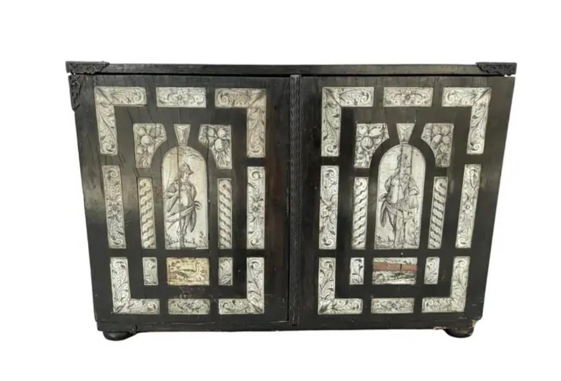 17th Century Italian Ebonized Inlaid Milanese Table Cabinet - 3