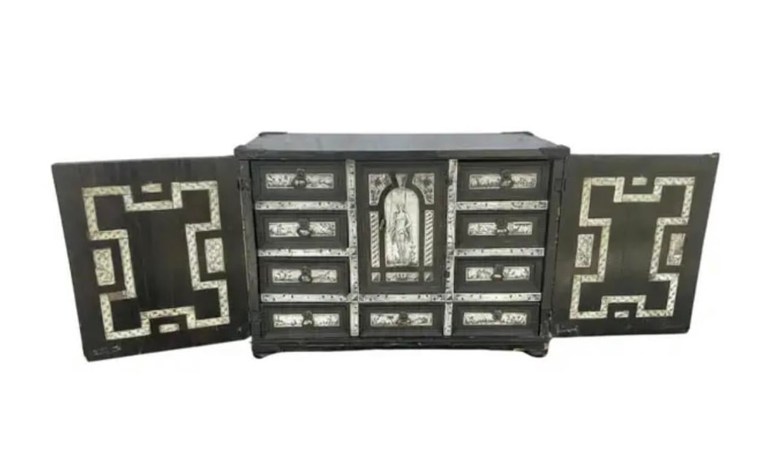 17th Century Italian Ebonized Inlaid Milanese Table Cabinet - 4