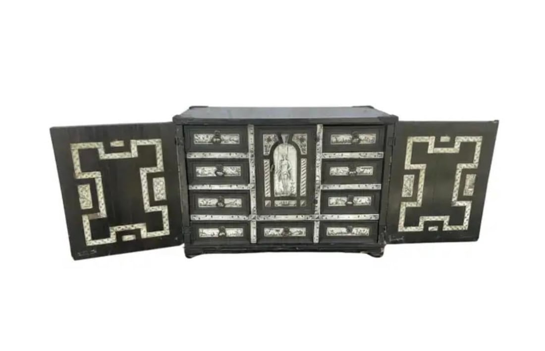 17th Century Italian Ebonized Inlaid Milanese Table Cabinet - 6
