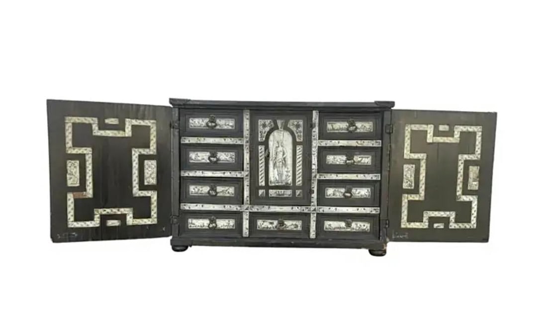 17th Century Italian Ebonized Inlaid Milanese Table Cabinet - 7
