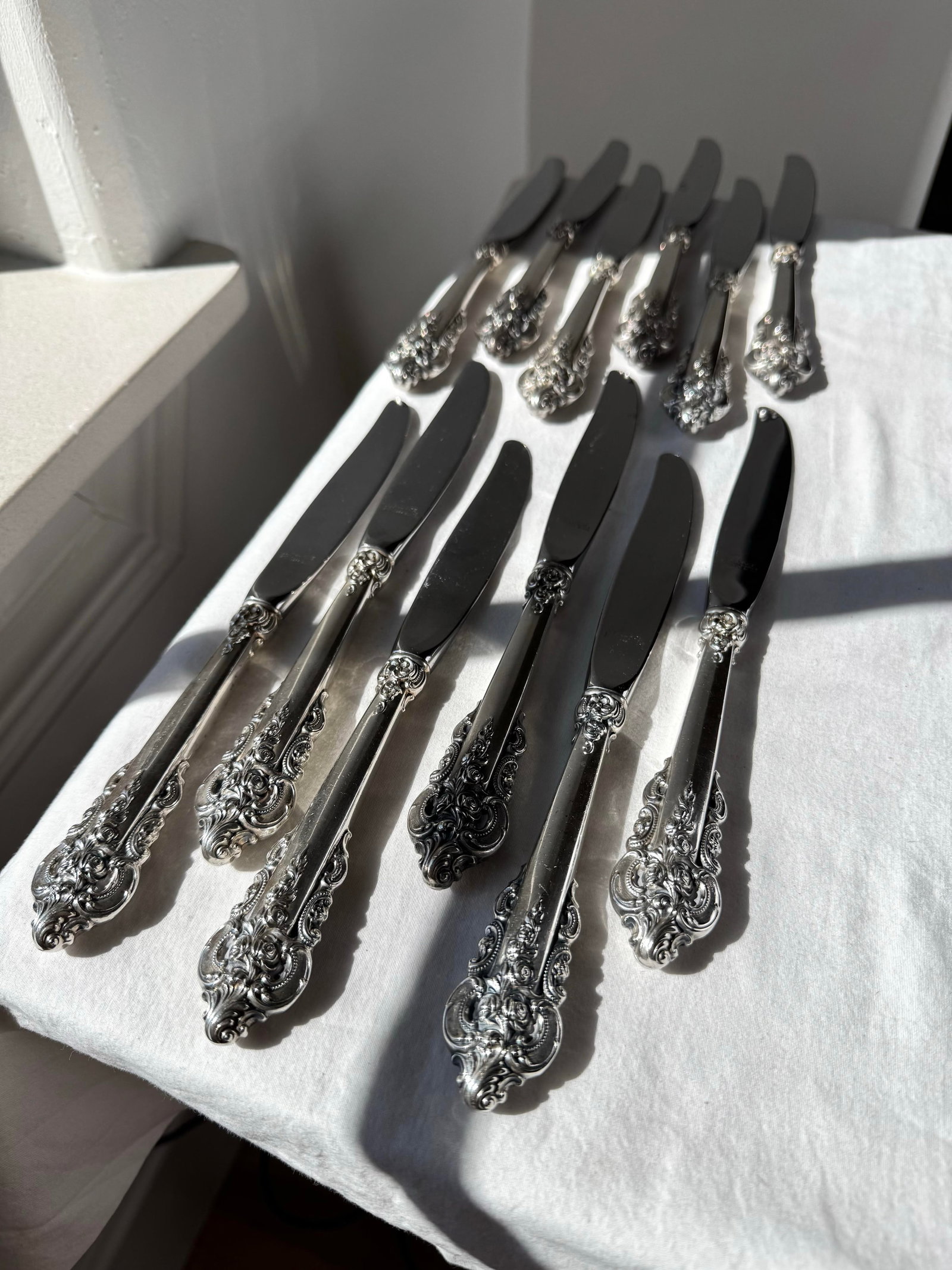 Mid 20th Century Wallace Sterling Silver Handle Dinner Knives – Grande Baroque Pattern, - 5