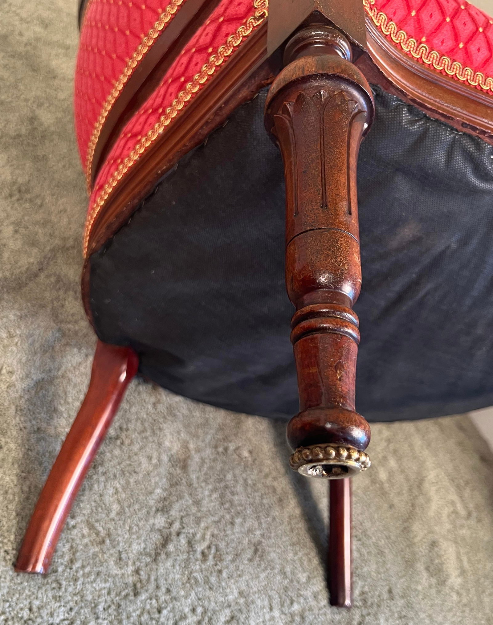 Edwardian Mahogany Barrel Back Conversation Chair, Circa 1900 - 7