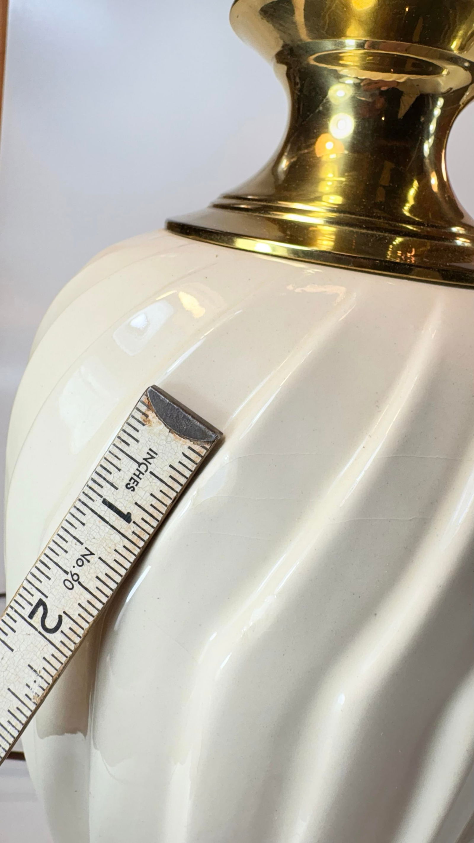 1990's Postmodern Beige Reticulated Ceramic Lamps Brass Sunset Lamp Co. Richards Mfg. - a Pair - 7