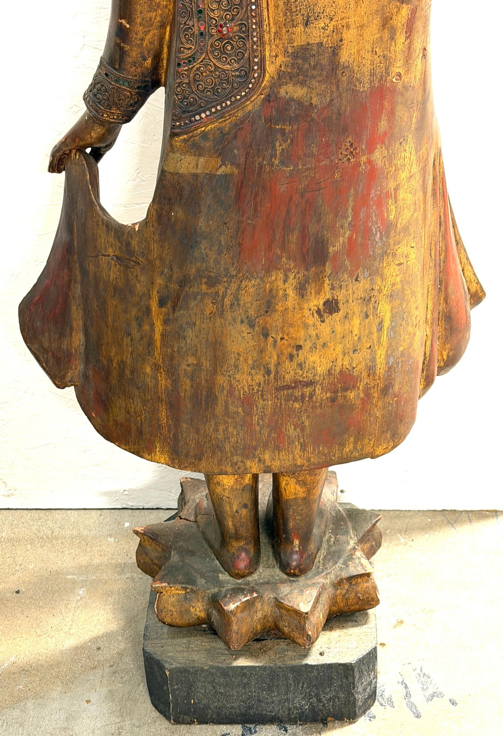 Monumental Giltwood Standing Buddha with Lotus Base, Burma, Late 19th Century - 4