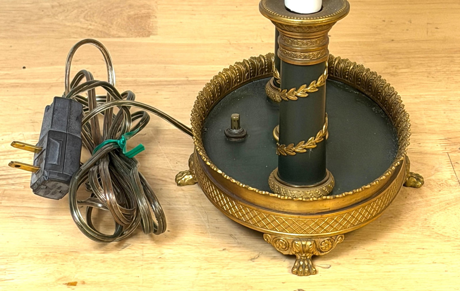 French Empire-Style Bouillotte Lamp with Napoleonic Eagle Motif, circa 1925 - 4