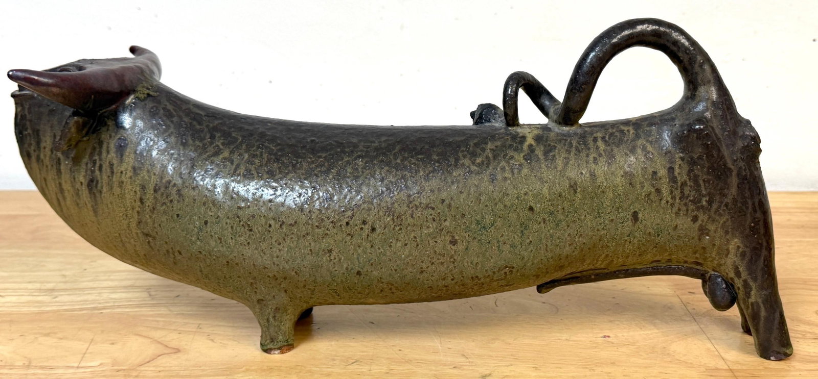 Jorge Mealha (1934 -2021) Pottery, Large Bull Sculpture Portugal, late 20th C. - 10