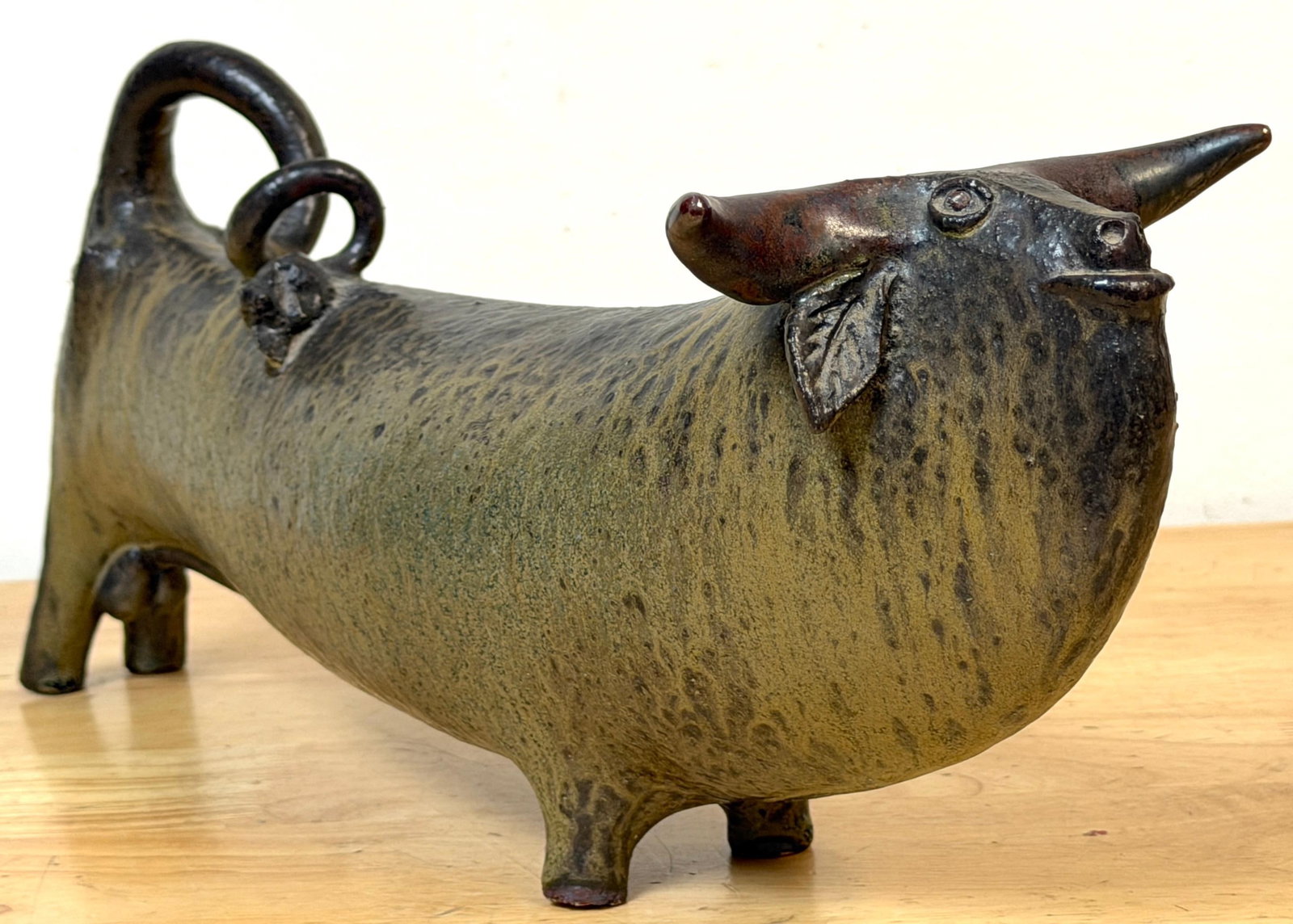 Jorge Mealha (1934 -2021) Pottery, Large Bull Sculpture Portugal, late 20th C. - 15