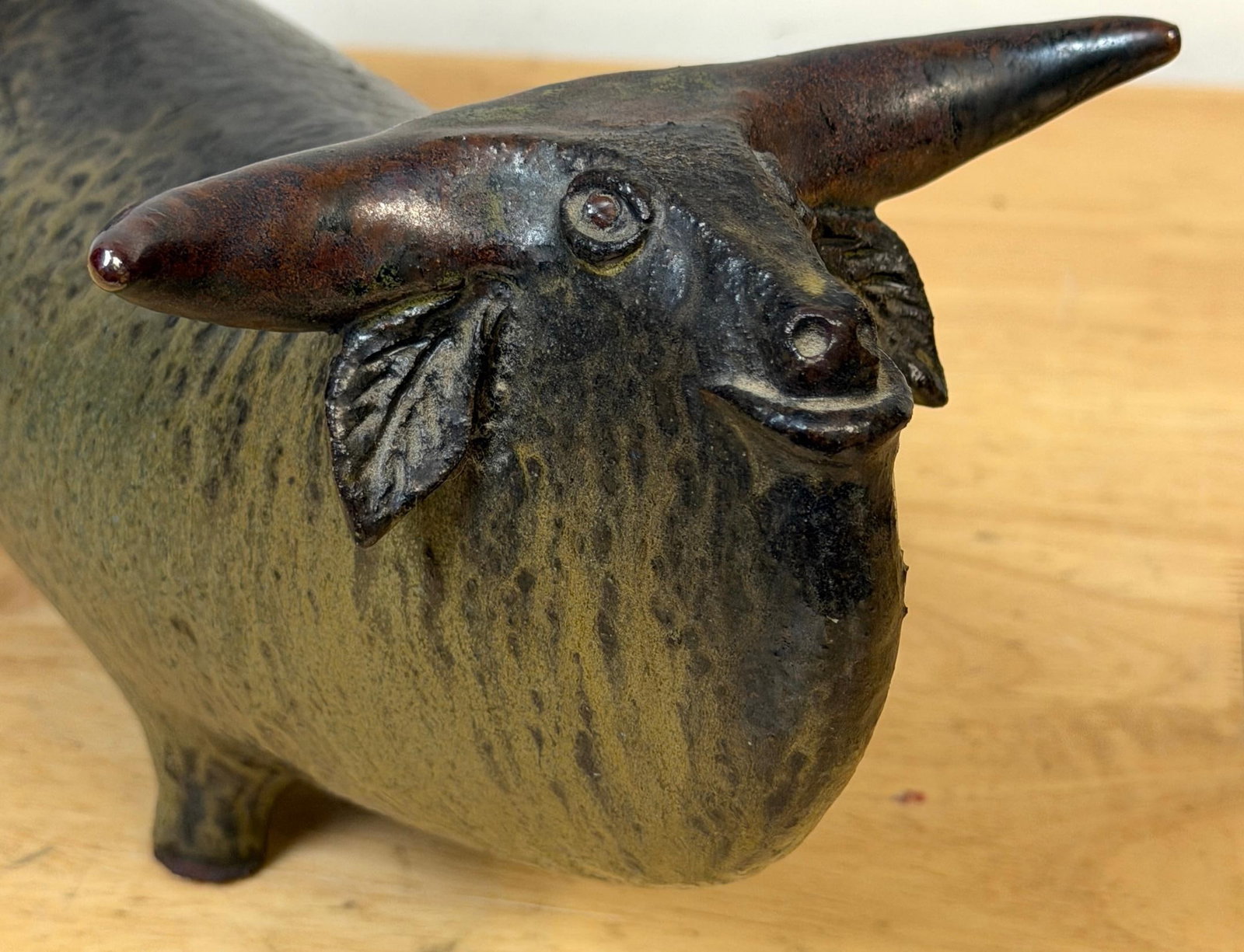 Jorge Mealha (1934 -2021) Pottery, Large Bull Sculpture Portugal, late 20th C. - 17