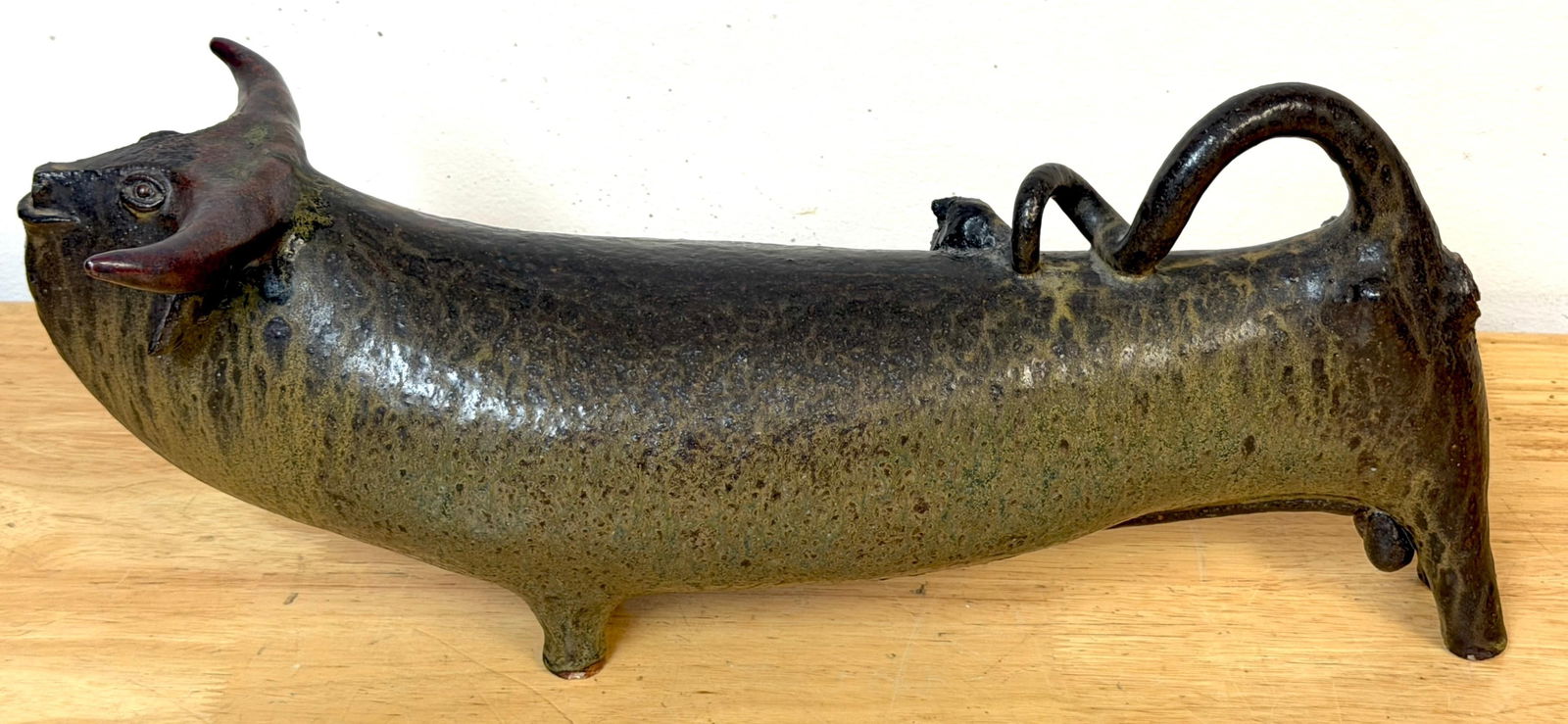 Jorge Mealha (1934 -2021) Pottery, Large Bull Sculpture Portugal, late 20th C. - 2