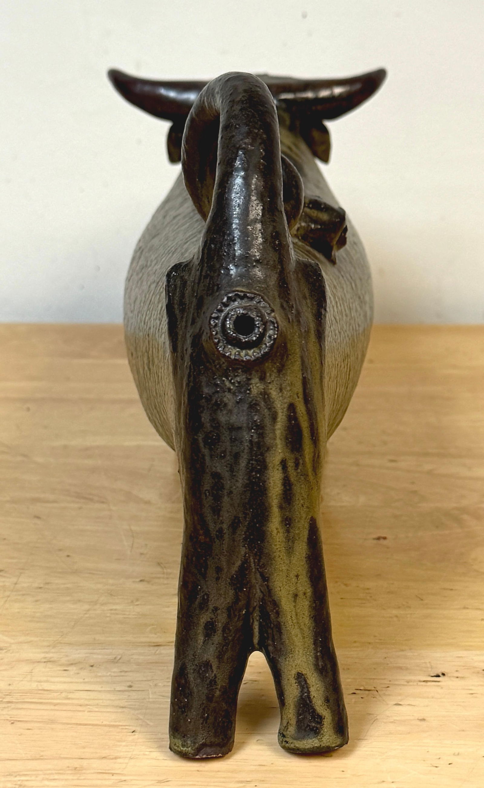 Jorge Mealha (1934 -2021) Pottery, Large Bull Sculpture Portugal, late 20th C. - 4