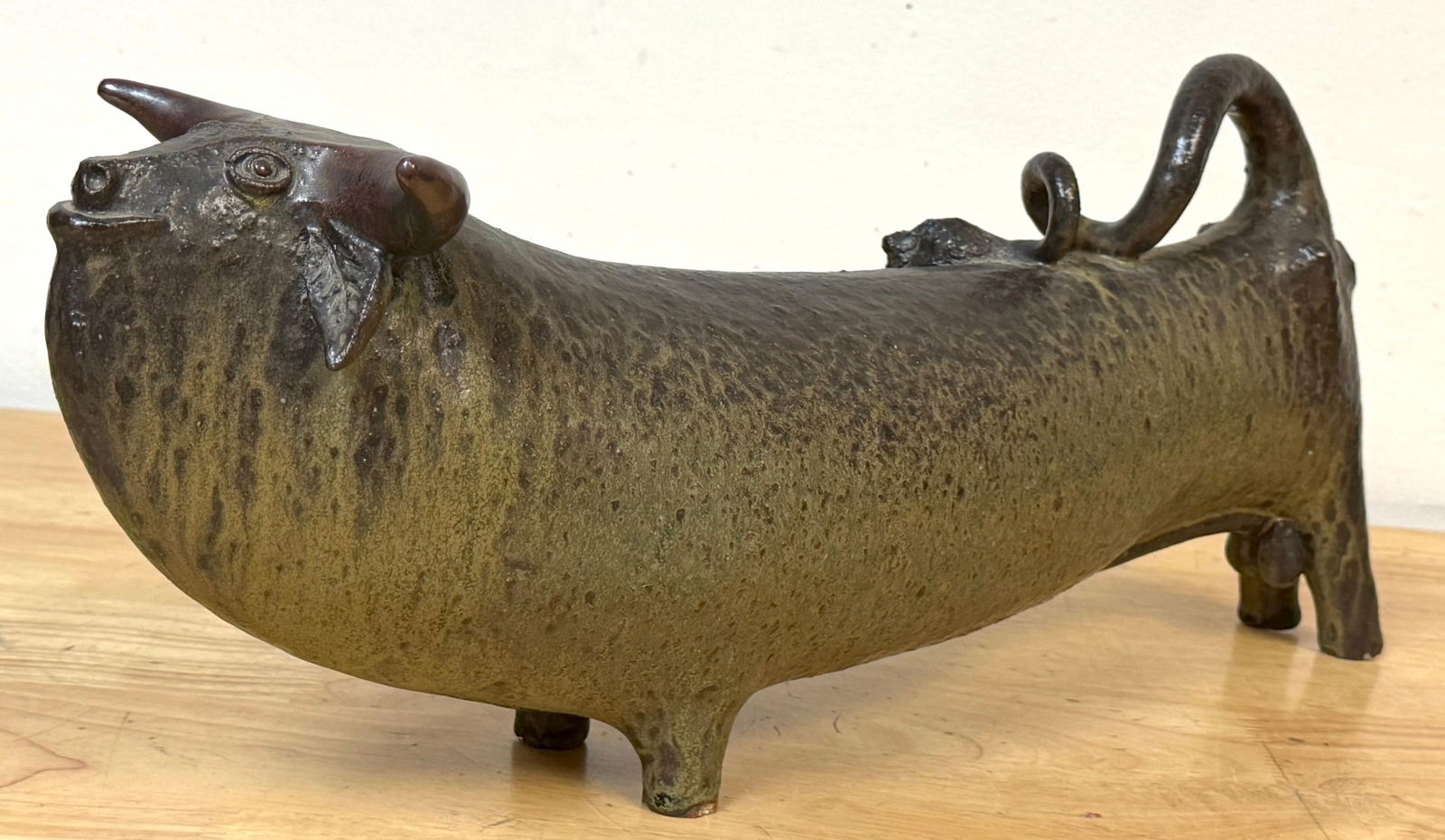 Jorge Mealha (1934 -2021) Pottery, Large Bull Sculpture Portugal, late 20th C. - 5