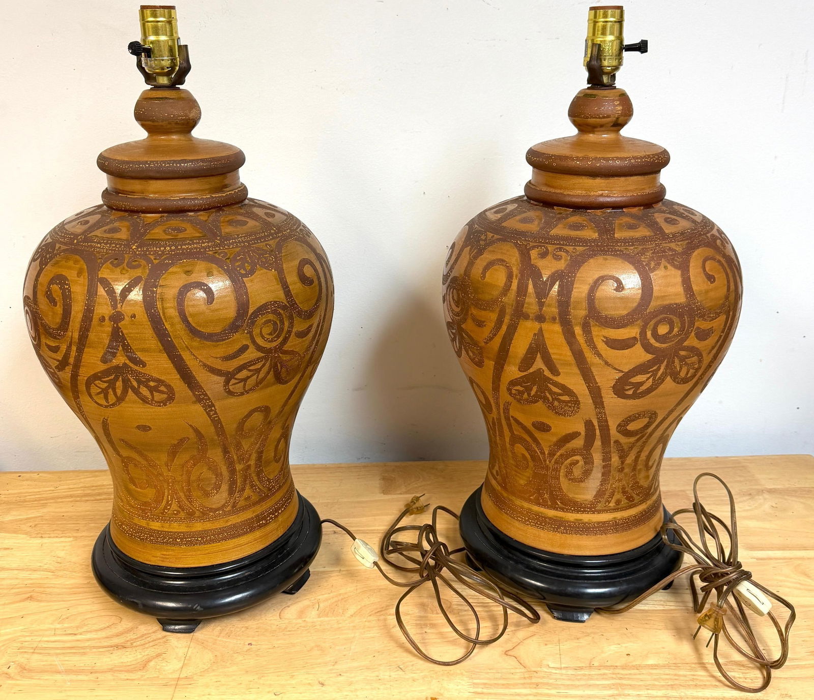 Pair Italian Mid-Century Slip-Decorated Sgraffito Pottery Lamps , C. 1960s - 8