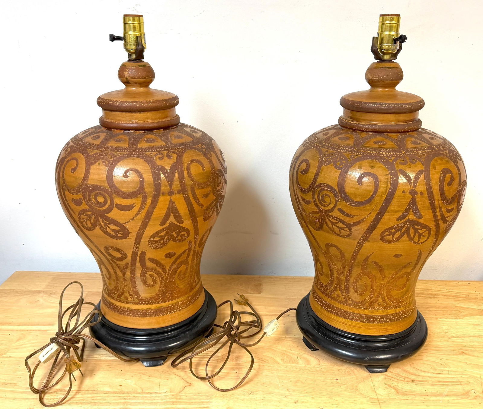 Pair Italian Mid-Century Slip-Decorated Sgraffito Pottery Lamps , C. 1960s - 9