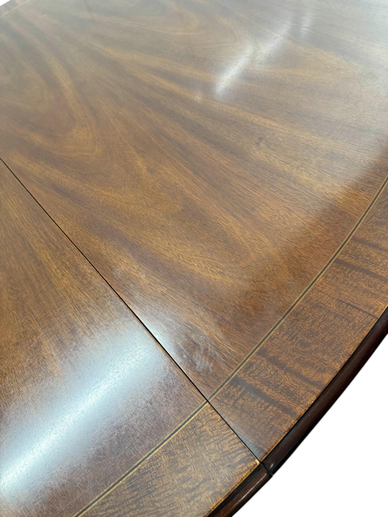 Late 20th Century Kindel Councill Banded Oval Dining Table With 2 Leaves - 8