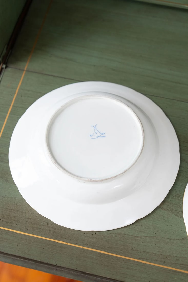 Pair of 18th Century French Sèvres Hand Painted Bowls - 13