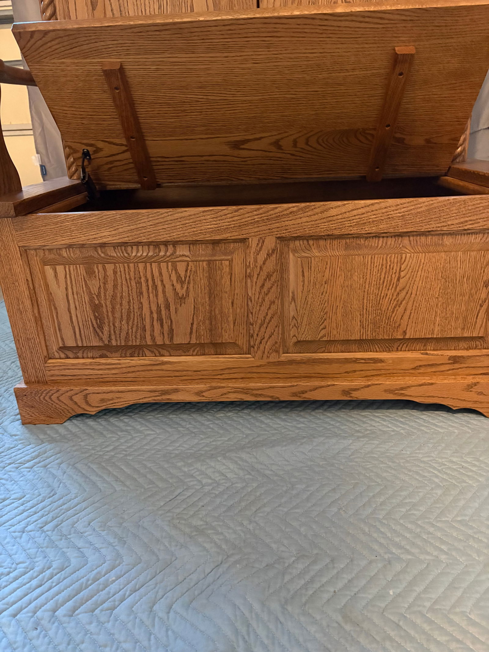 Traditional Oak Hall Tree With Built in Storage - 3