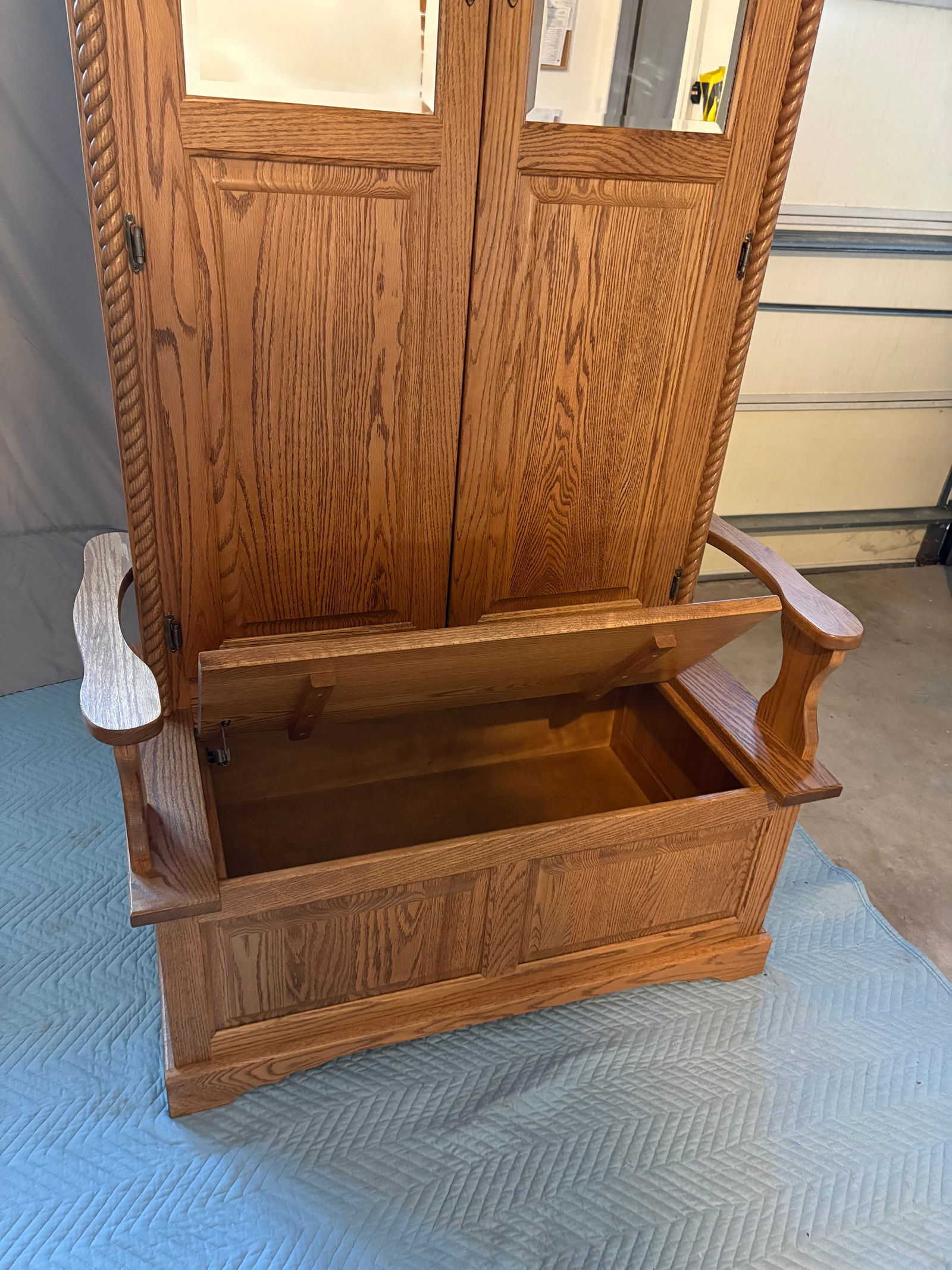 Traditional Oak Hall Tree With Built in Storage - 4