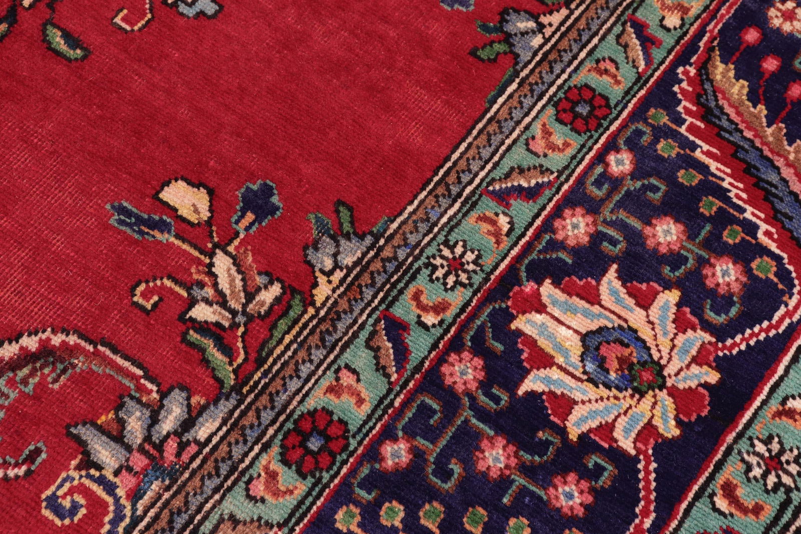 1960s 9'10" X 12'7" Hand-Knotted Wool Area Rug - Traditional Medallion Style - 5