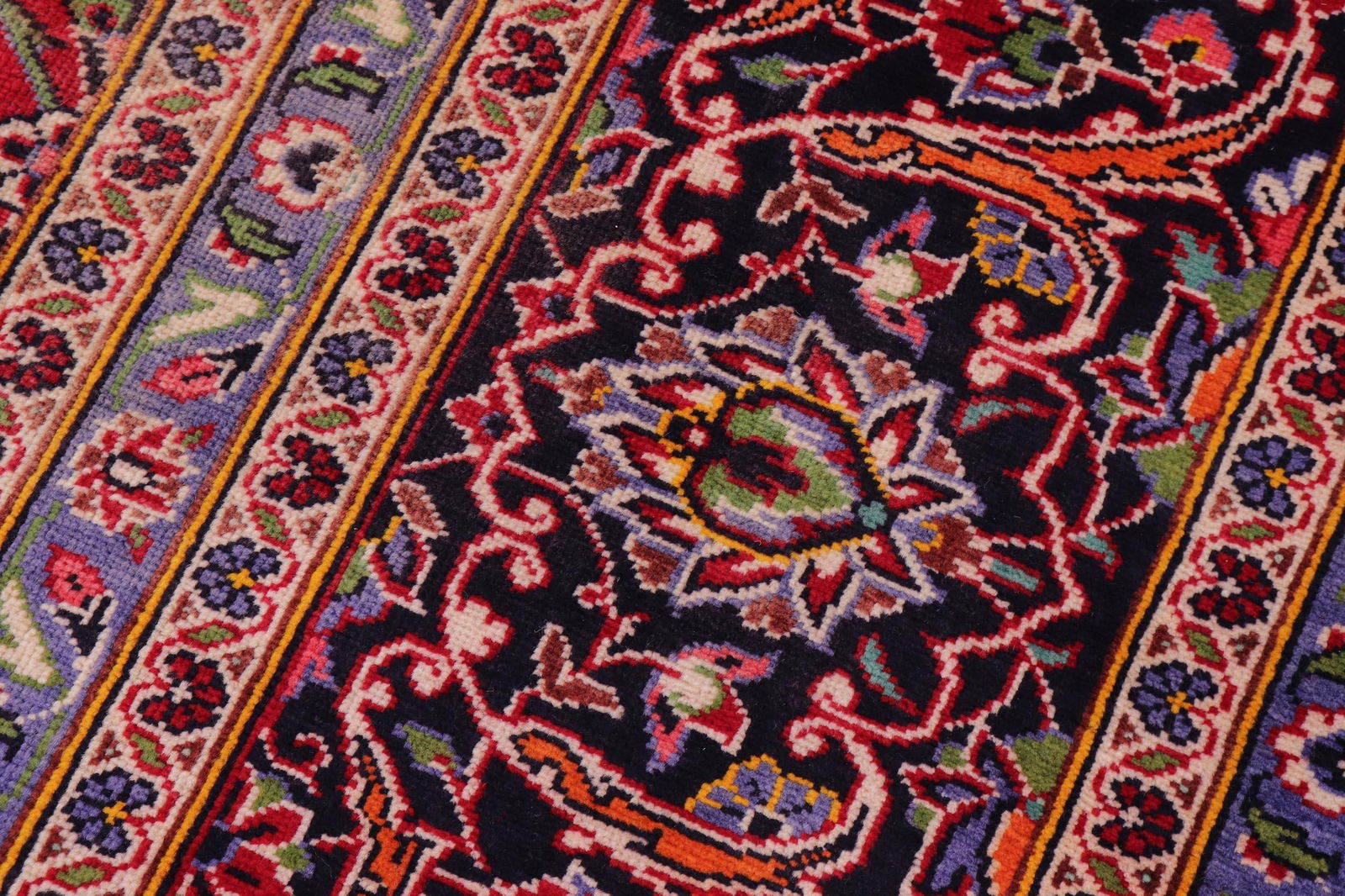 1960s 9'9" X 12'9" Hand-Knotted Wool Area Rug - Traditional Medallion - 3