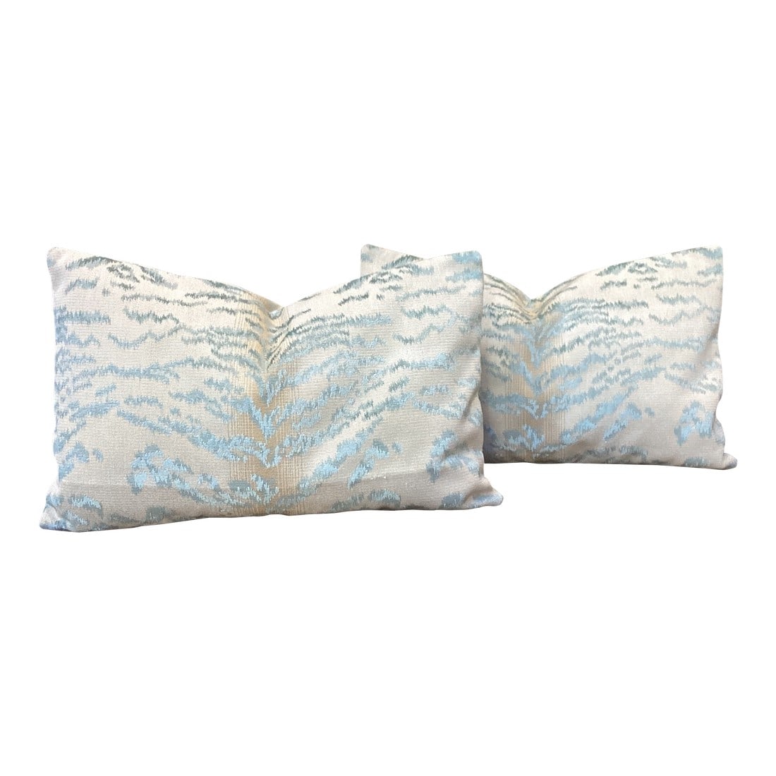 New Pair of Cowtan & Tout Blue and Cream Tiger Print Lumbar Pillows: Brand new for you. Cowtan & Tout Blue and White Lumbar pillows with Tiger pattern. Hidden zipper enclosures over down inserts included. 12 x 20 x 6. Double sided Tiger pattern. Pale blue and cream.
