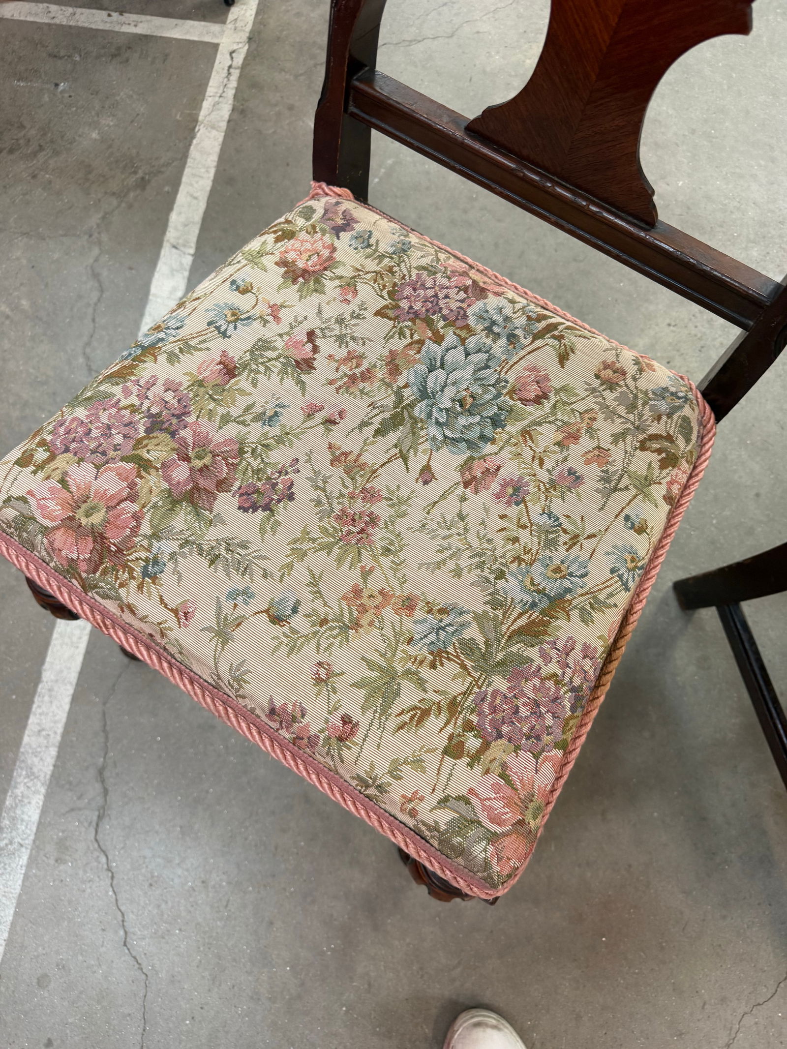 1920s Queen Ann Style Hand Carved European English Tudor Style Dining Side Chair Pair - 3