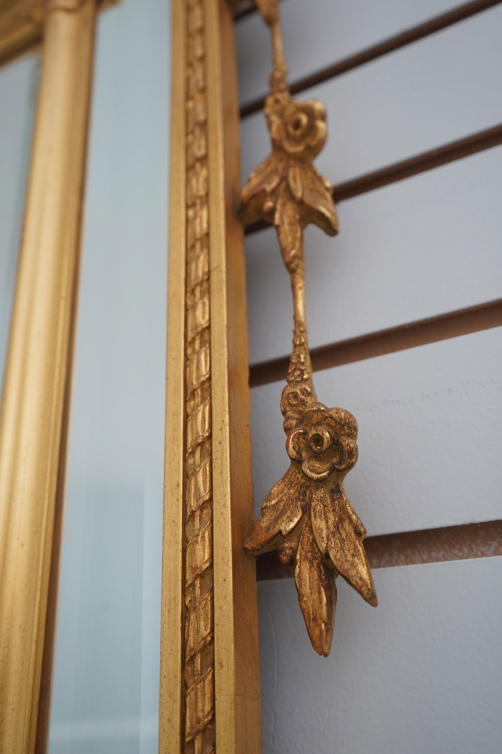 Carvers Guild Adam Style Gold Frame Mirror - 7