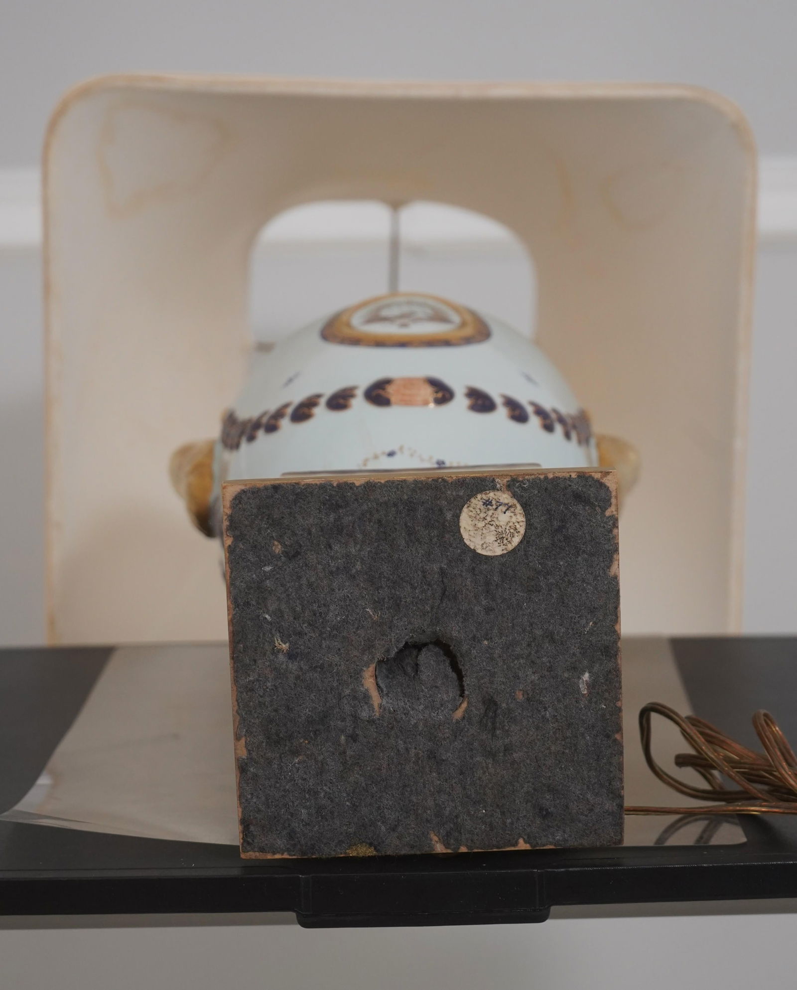 Mottahedeh Vintage Federal Porcelain Urn Table Lamp - 13