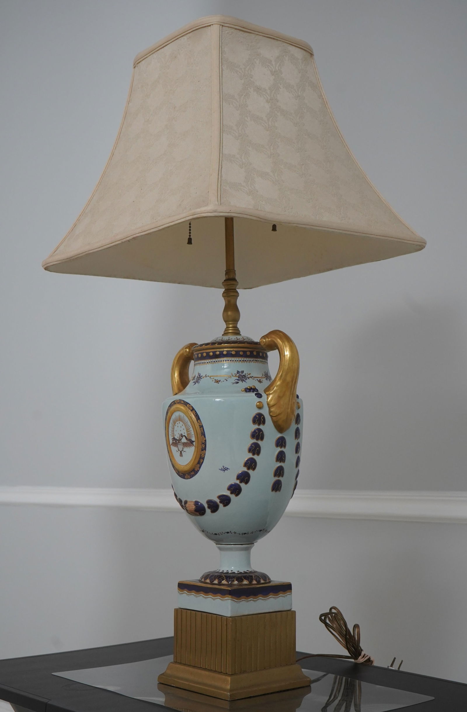 Mottahedeh Vintage Federal Porcelain Urn Table Lamp - 2