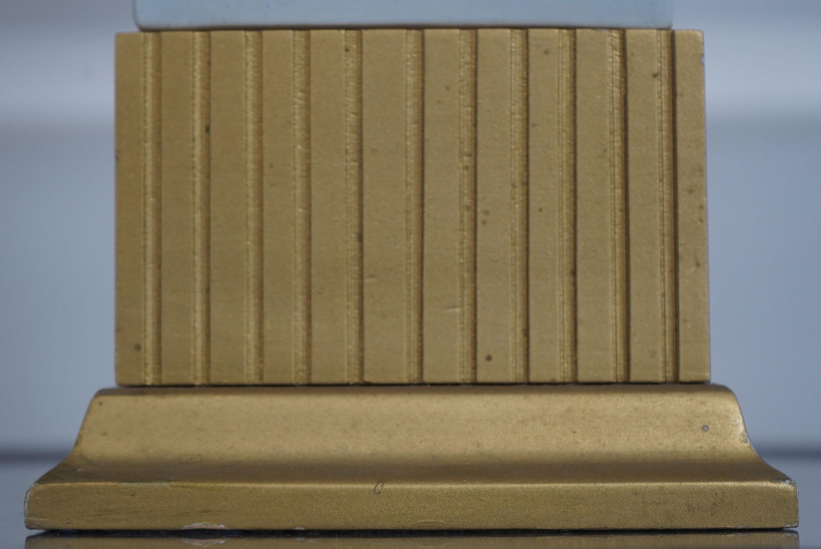 Mottahedeh Vintage Federal Porcelain Urn Table Lamp - 6