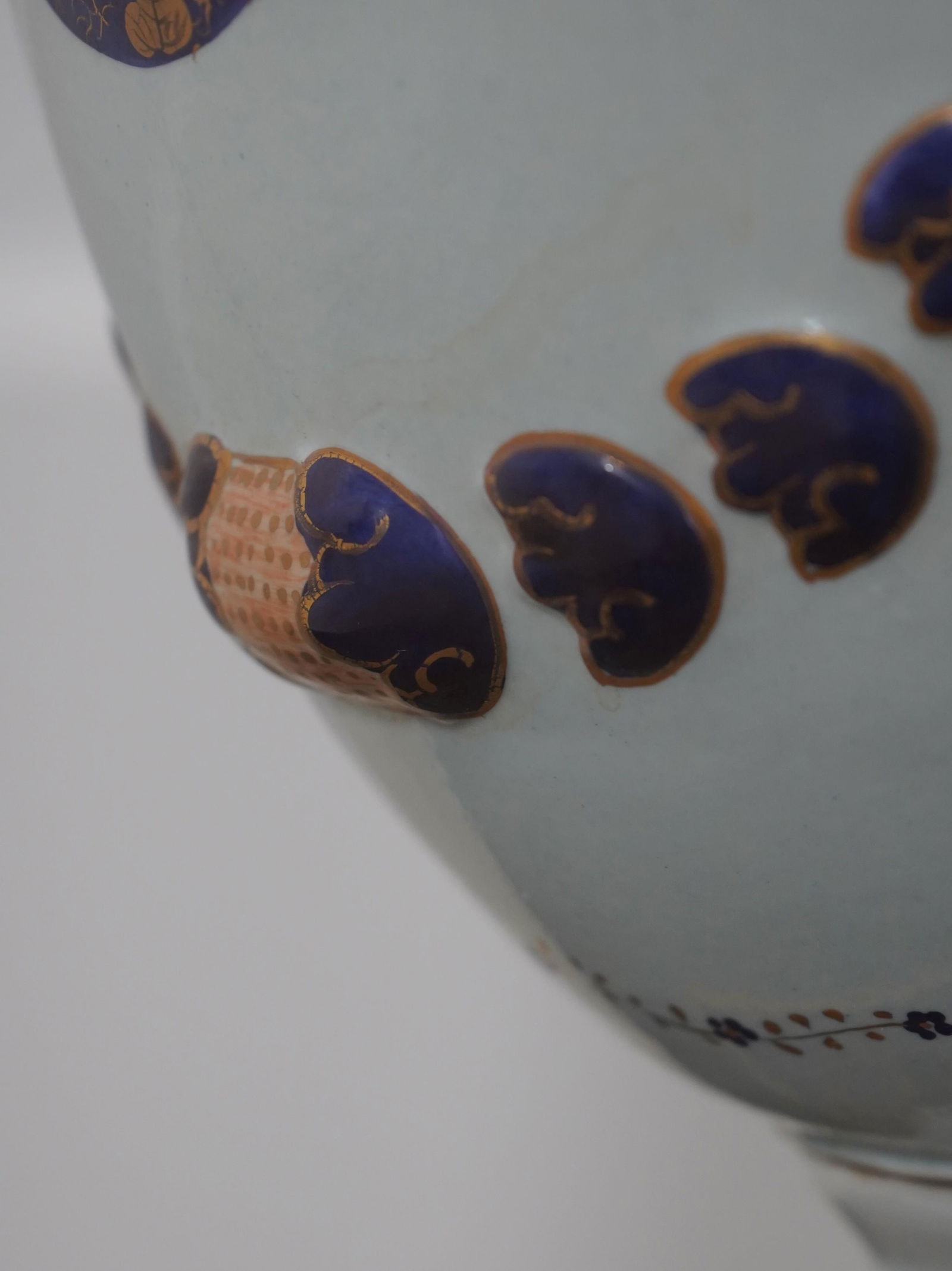 Mottahedeh Vintage Federal Porcelain Urn Table Lamp - 8