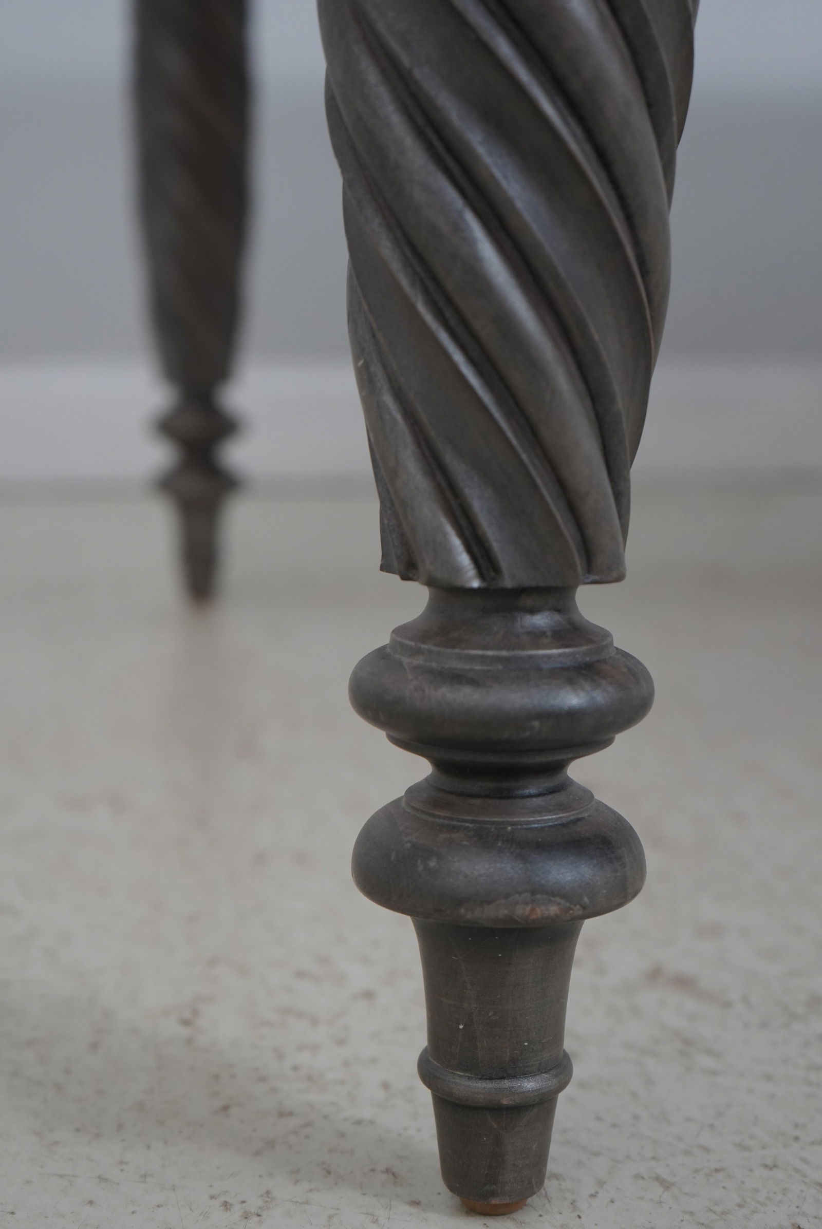 Ethan Allen British Classics Gray Finish Dining Table - 9