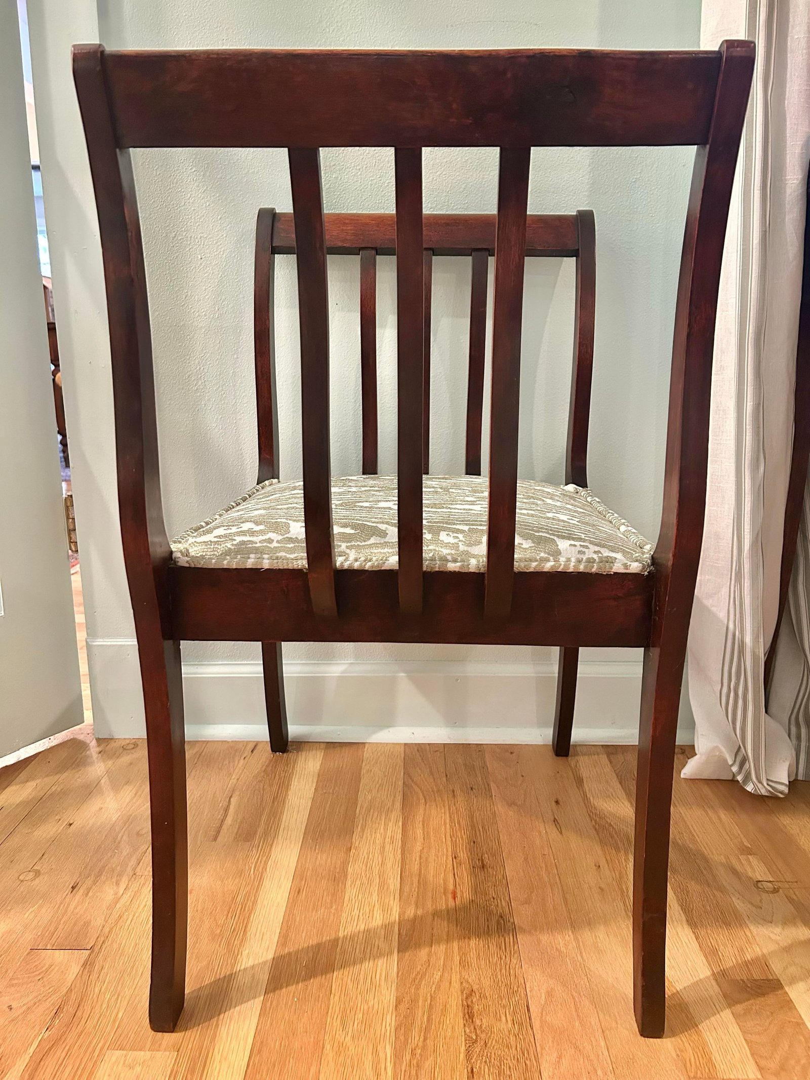 1940s Regency Revival Mahogany High-Arm Hall Bench With Upholstered Seat and Velvet Lumbar Pillow - 4